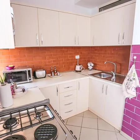 Views - Comfy & Spacious Apartman Tirana