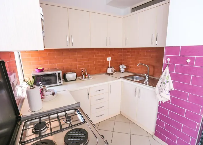 Views - Comfy & Spacious Apartment Tirana