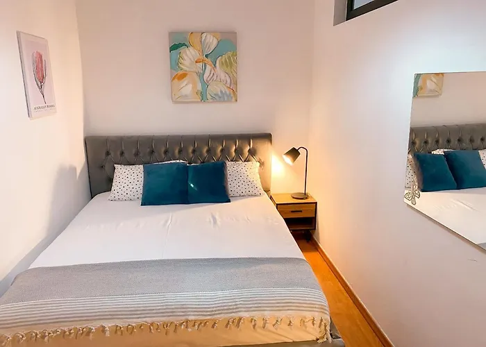 Views - Comfy & Spacious Apartment