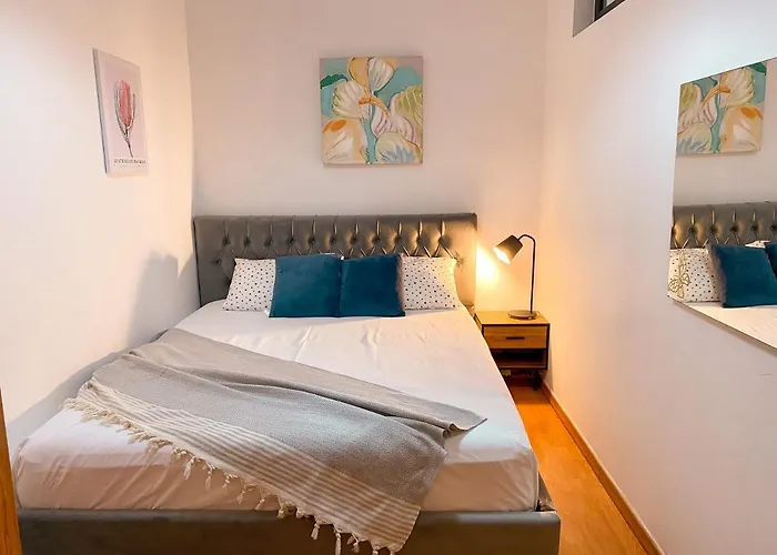 Apartment Views - Comfy & Spacious *