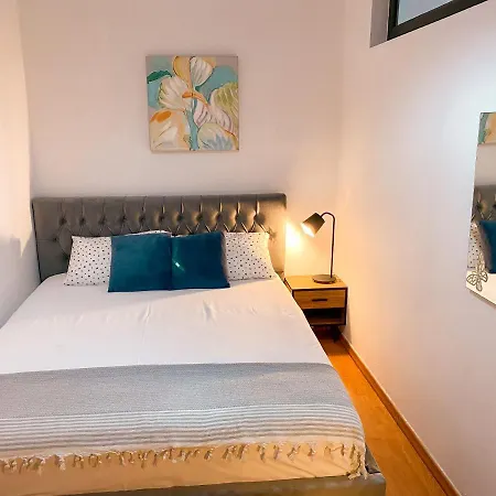 Views - Comfy & Spacious Apartment