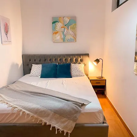 Apartment Views - Comfy & Spacious *